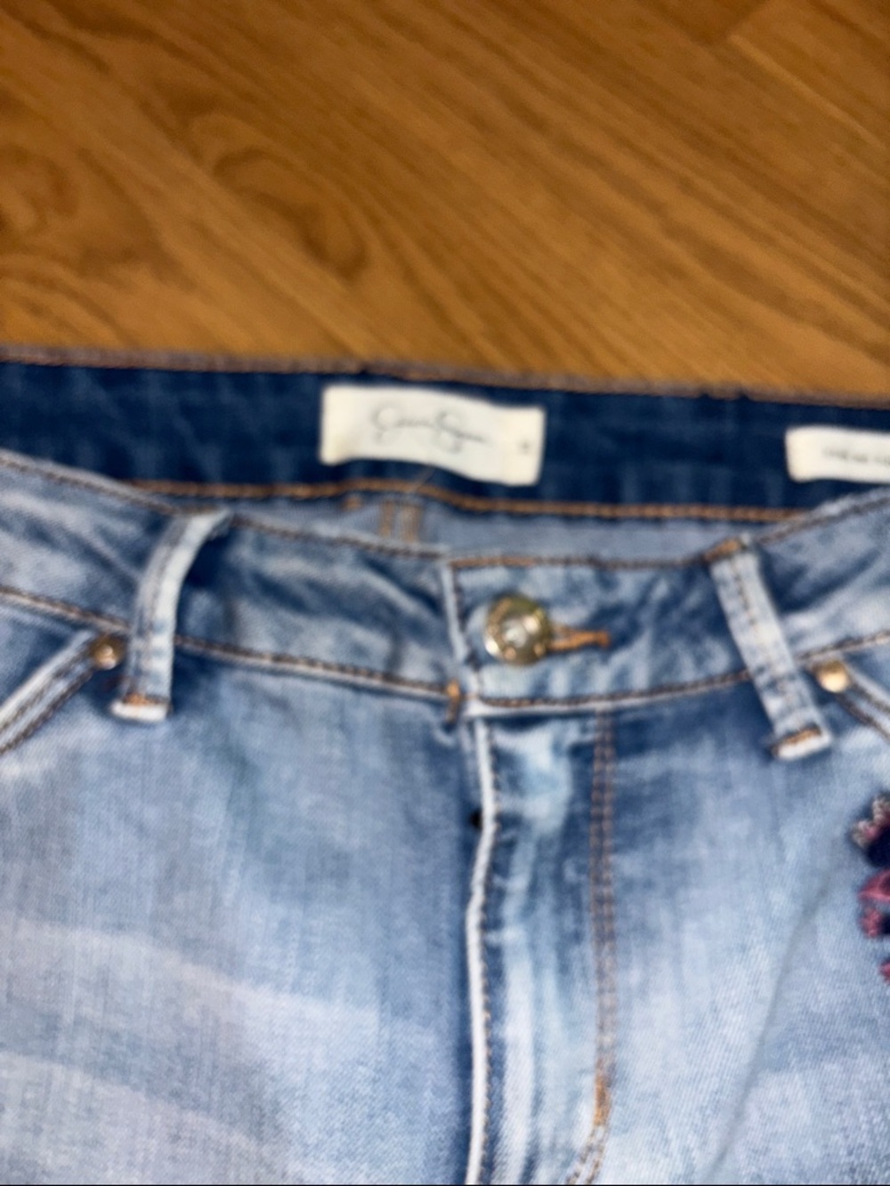 Jessica Simpson Light Blue Embroidered Jeans Size 31 - EUC - Picture 6 of 9